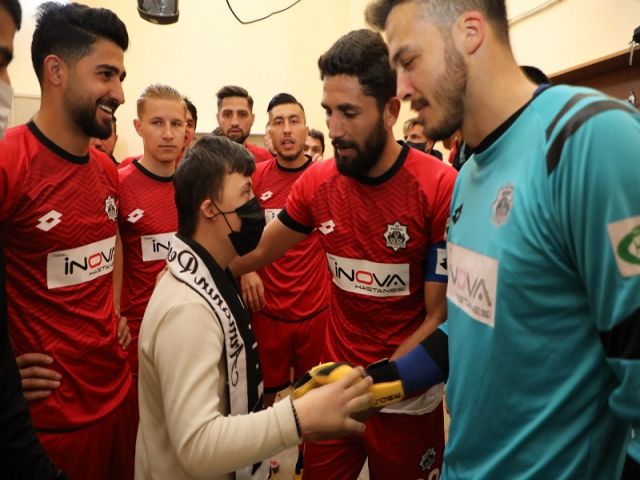 Aksarayspor taraftarı özel çocuk Fahrettin’e büyük sürpriz