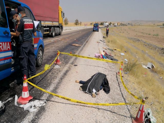 Kontrolden Çıkan Otomobil Takla Attı: 1 ölü 4 Yaralı