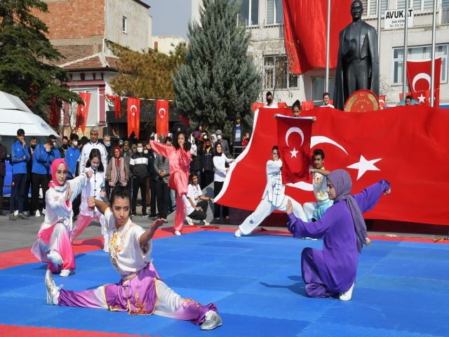 CUMHURİYET COŞKUSU MEYDANA SIĞMADI!