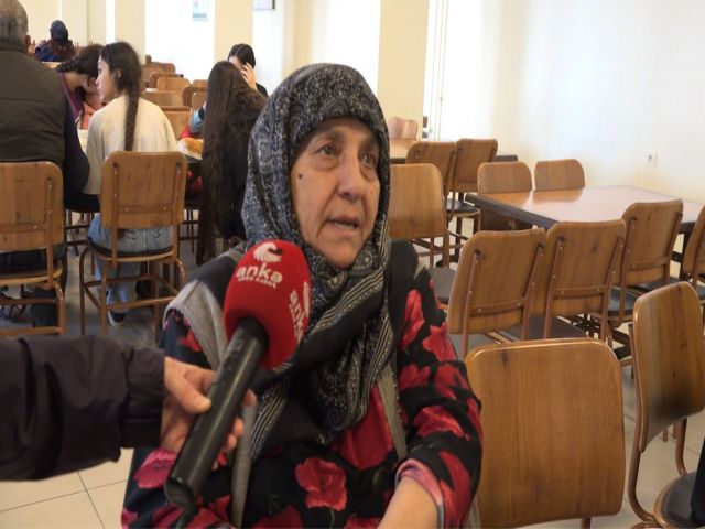 Depremzedeler Aksaray'daki KYK Yurtlarına Yerleştirildi: Halk Haberi Alınca Yardım Paketleriyle Yurtlara Akın Etti
