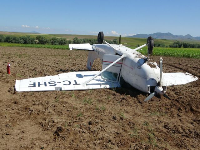 Aksaray'da Sivil Eğitim Uçağı Düştü: 2 Pilot Yaralandı