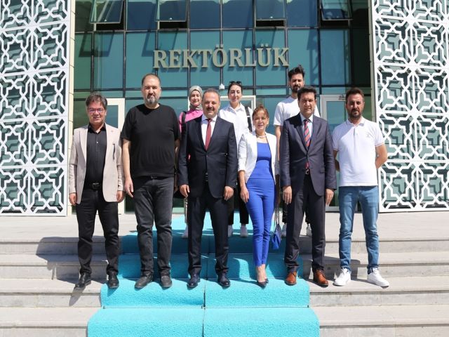 Rektör Arıbaş: Dost, Acıyı Tatlı Söyler