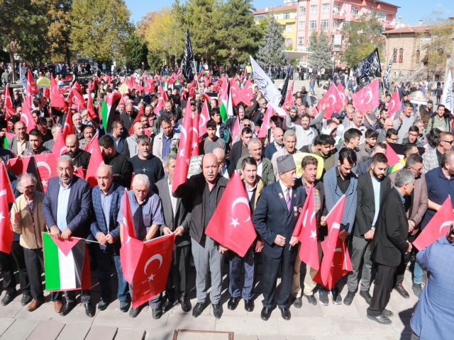 Ulu Camii'de "Kahrolsun İsrail" Sesleri Yükseldi