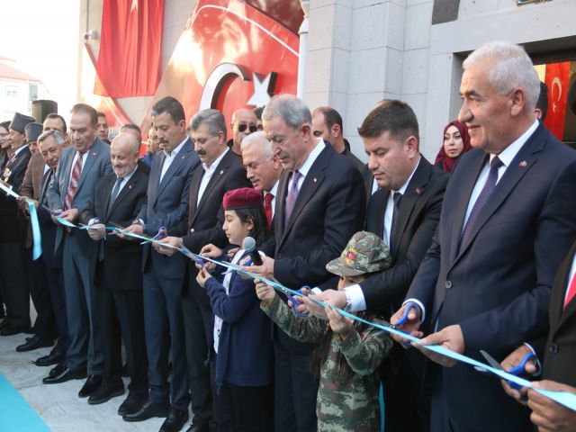 Akar: "Bugün Huzur İçinde Yaşıyorsak Şehitlerimize Borçluyuz"