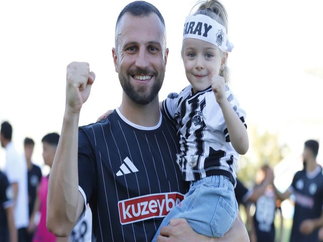 Aksarayspor tribünleri artık daha renkli