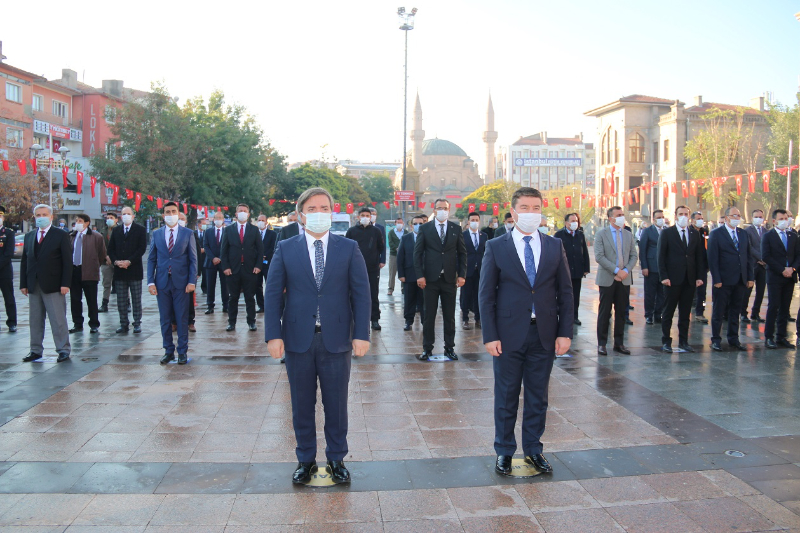 ULU ÖNDER ATATÜRK, SAYGIYLA VE MİNNETLE ANILDI