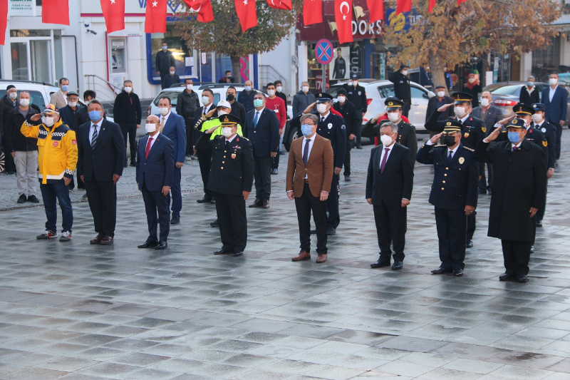 ULU ÖNDER ATATÜRK, SAYGIYLA VE MİNNETLE ANILDI