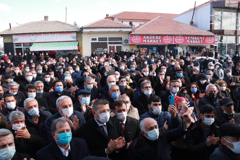 İYİ PARTİ’DEN MİTİNG GİBİ KATILIM TÖRENİ