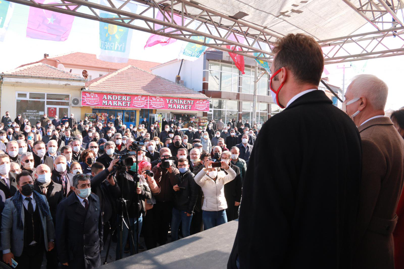 İYİ PARTİ’DEN MİTİNG GİBİ KATILIM TÖRENİ