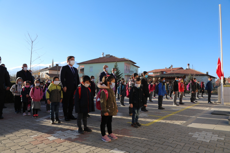 YÜZYÜZE EĞİTİMDE İLK DERS ZİLİ ÇALDI