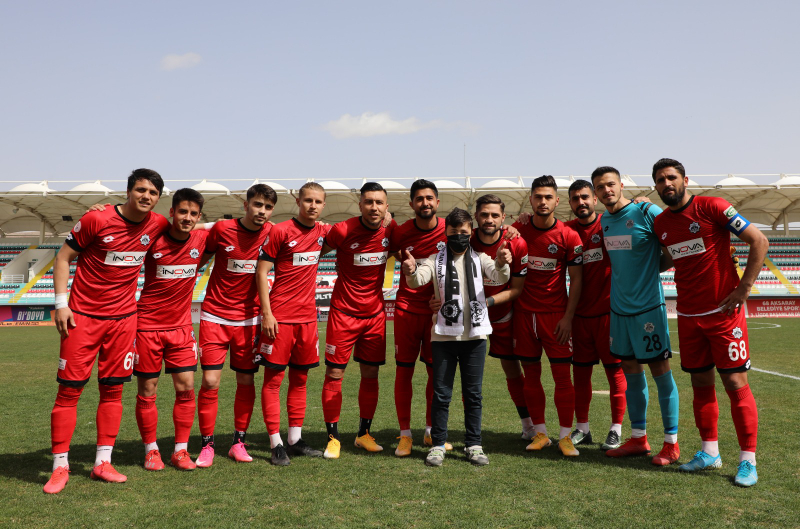 Aksarayspor taraftarı özel çocuk Fahrettin’e büyük sürpriz