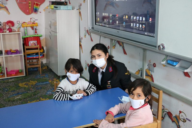 Jandarma çocuklara covid 19’u anlattı