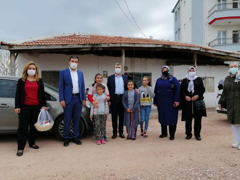 AK Parti Kadın Kolları Ramazan dayanışmasını sürdürüyor