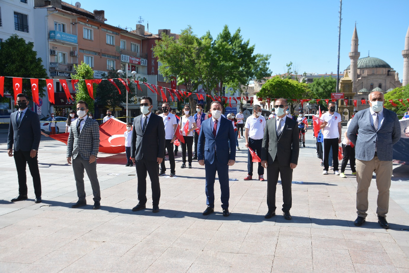 19 MAYIS PANDEMİ GÖLGESİNDE KUTLANDI