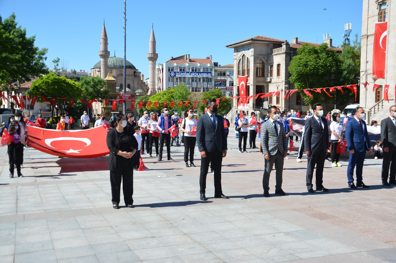 19 MAYIS PANDEMİ GÖLGESİNDE KUTLANDI