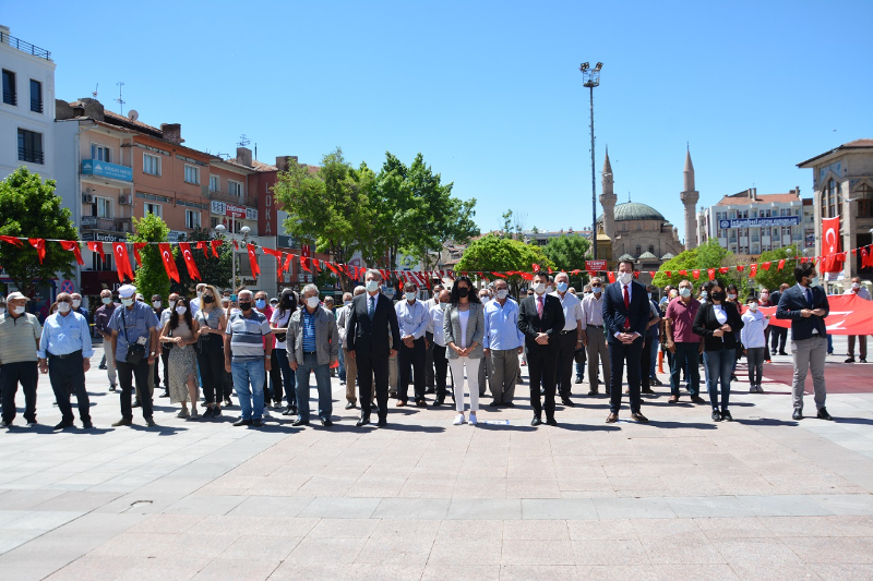 CHP GENÇLİĞİ ATATÜRK’ÜN HUZURUNDA