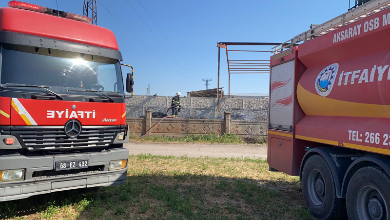 Geri dönüşüm tesisinin kâğıt deposunda elektrik yangını