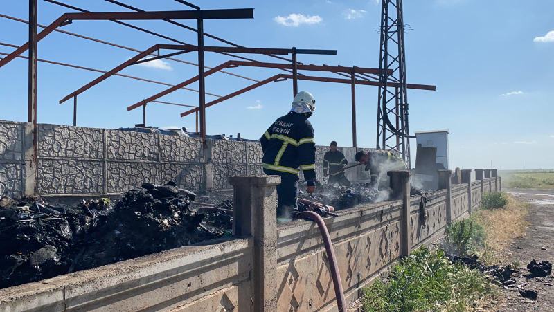 Geri dönüşüm tesisinin kâğıt deposunda elektrik yangını
