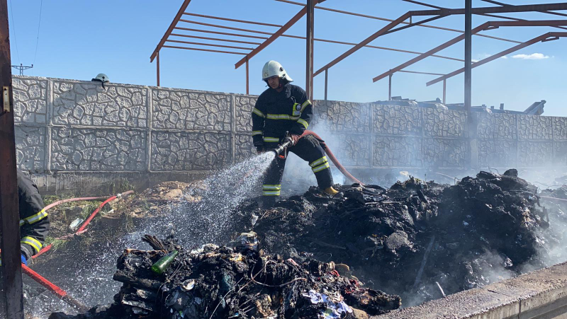 Geri dönüşüm tesisinin kâğıt deposunda elektrik yangını