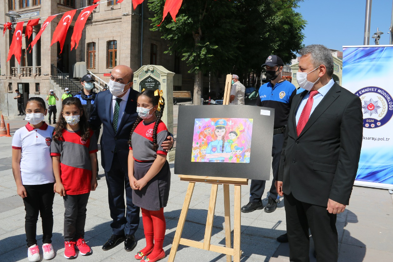 Minik Ressamların Kalp Gözünden Polis Amcaları