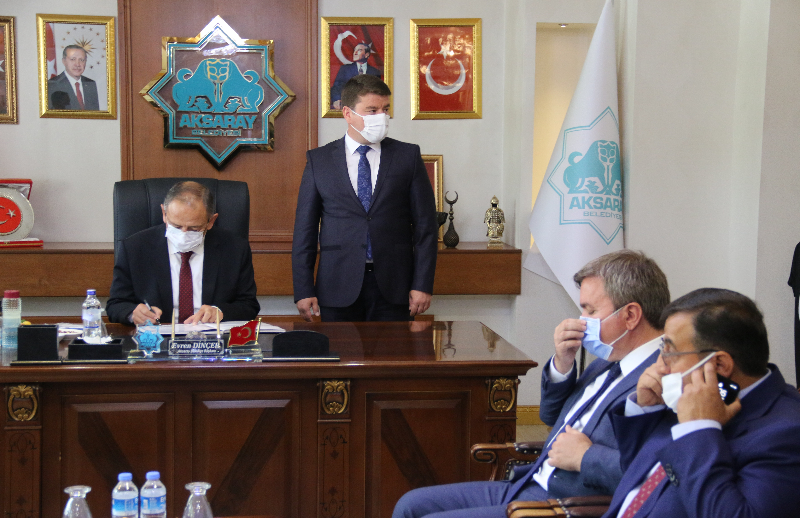 ÖZHASEKİ, “AKSARAY’A HİZMET İÇİN YARDIMCI OLMAM GEREKEN YERDE OLUYORUM”