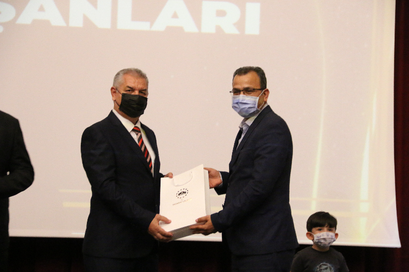 YILIN ÇALIŞANI VE YILIN YÖNETİCİSİ ÖDÜLLERİ VERİLDİ