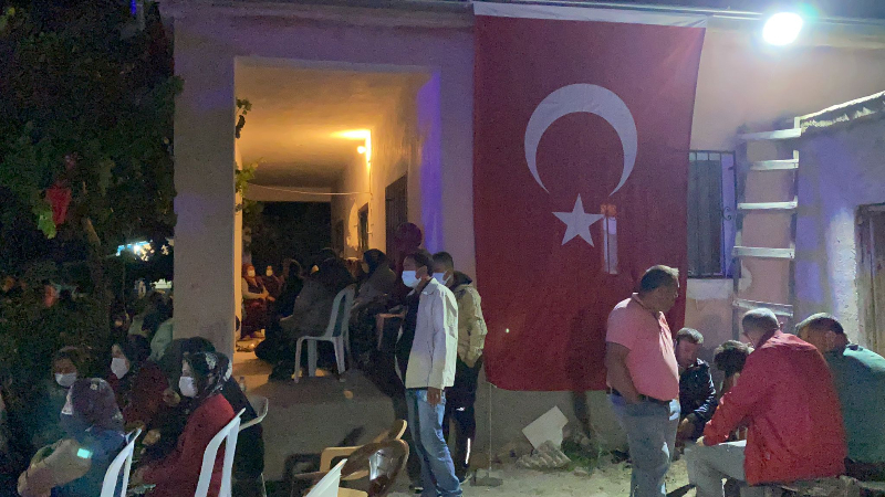 Şehit Uzm. Çvş. Güçlüerin baba ocağına Türk bayrağı asıldı