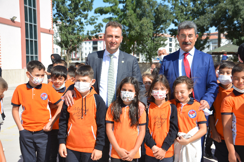 EĞİTİME PANDEMİ GÖLGESİ DÜŞMESİN DİYE AŞI ÇAĞRISINDA BULUNDULAR