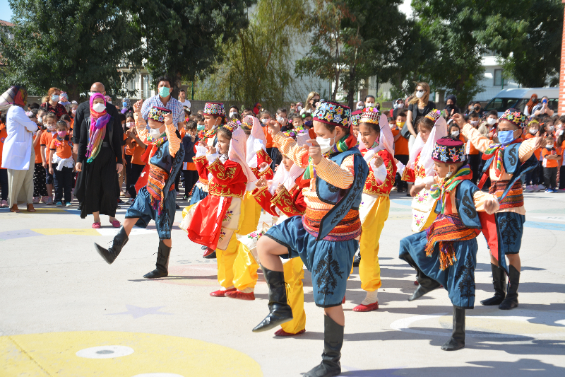 EĞİTİME PANDEMİ GÖLGESİ DÜŞMESİN DİYE AŞI ÇAĞRISINDA BULUNDULAR