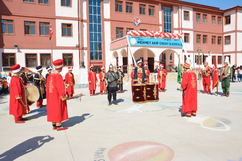 EĞİTİME PANDEMİ GÖLGESİ DÜŞMESİN DİYE AŞI ÇAĞRISINDA BULUNDULAR