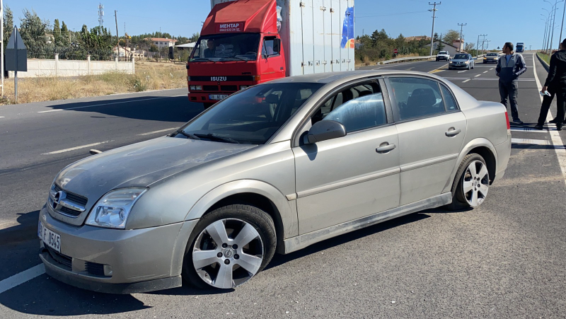 Kazada otomobilin 4 lastiği patladı