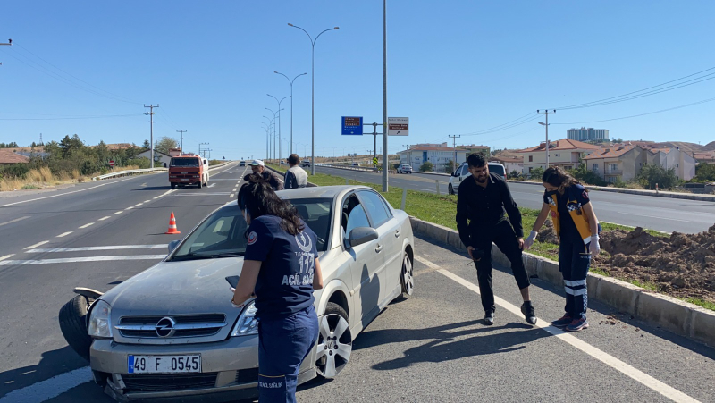 Kazada otomobilin 4 lastiği patladı