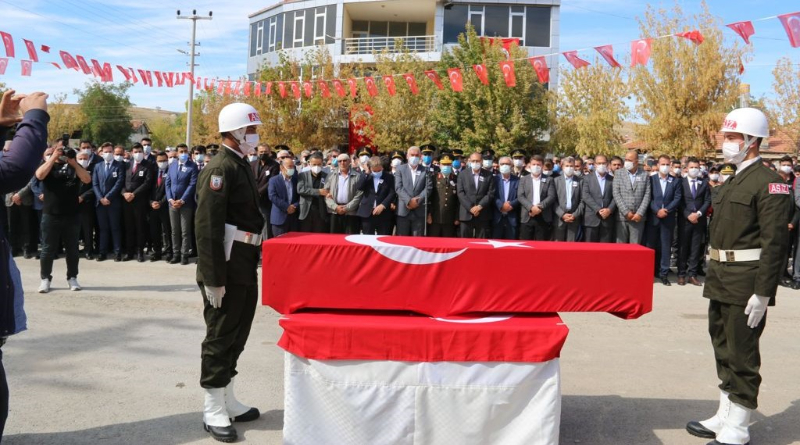 ŞEHİT FARUK ESER DUALARLA SON YOLCULUĞUNA UĞURLANDI