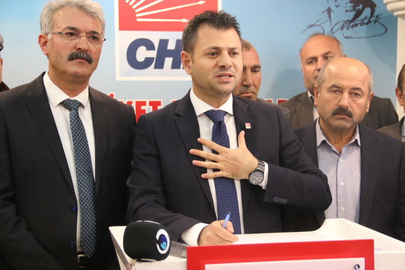 SİYASETİN KONUSU; “VİDEOLAR KASETLER BEL ALTI MUHABBETLER VE TEHDİTLER DEĞİLDİR”