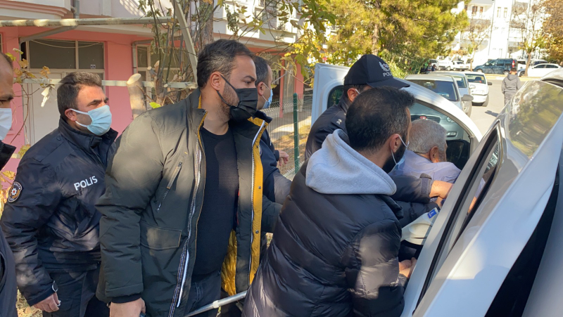 PSİKOLOJİK SORUNLARI OLAN GENÇ, ANNESİNİ REHİN ALDI