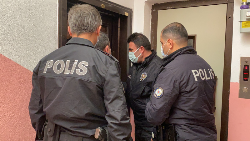 PSİKOLOJİK SORUNLARI OLAN GENÇ, ANNESİNİ REHİN ALDI
