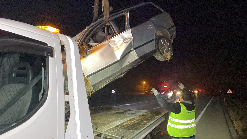 AKSARAY’DA İKİ OTOMOBİL ÇARPIŞTIĞI FECİ KAZADA 7 KİŞİ ÖLÜ