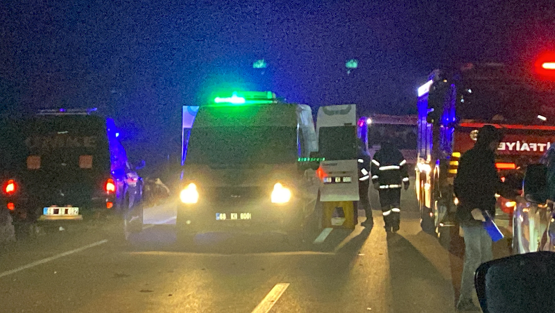 AKSARAY’DA İKİ OTOMOBİL ÇARPIŞTIĞI FECİ KAZADA 7 KİŞİ ÖLÜ