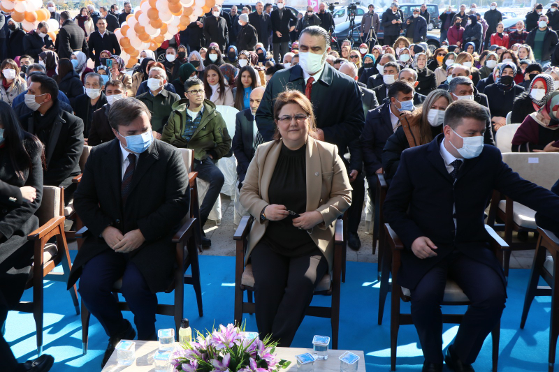 BAKAN YANIK “BAKANLIK KADIN VE ÇOCUKLARA YÖNELİK HASSASİYET GÖSTERİYOR”