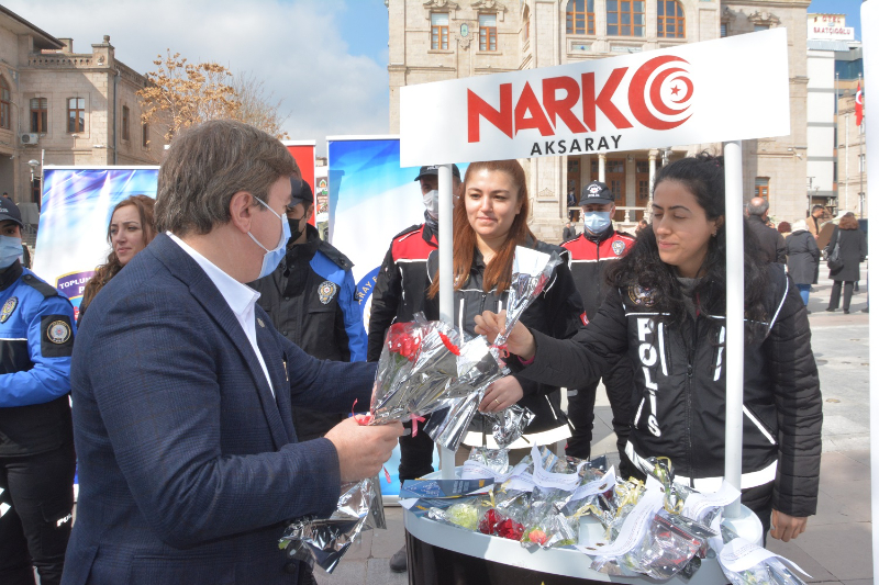 Vali Aydoğdu Kadın Personeli Unutmadı