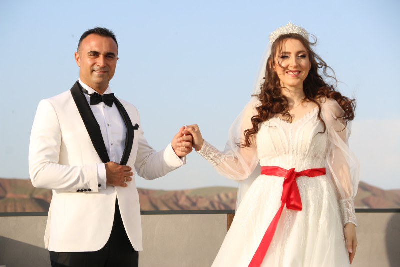 SİYASETİN KALBİ BU DÜĞÜNDE ATTI