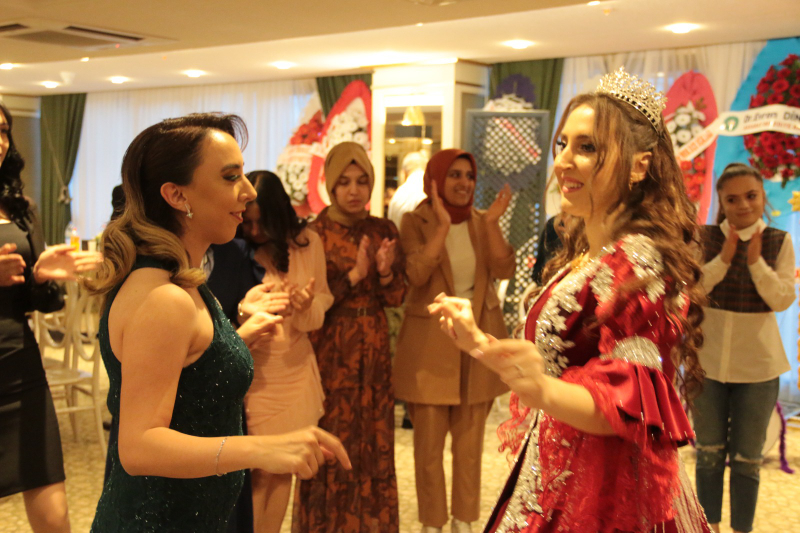 SİYASETİN KALBİ BU DÜĞÜNDE ATTI