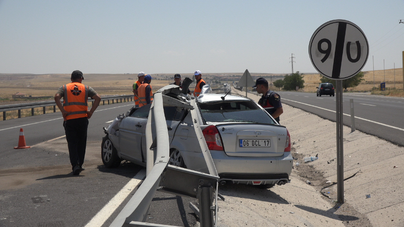 Hurdaya Dönen Araçtan 2 Yaralı Olarak Kurtuldular