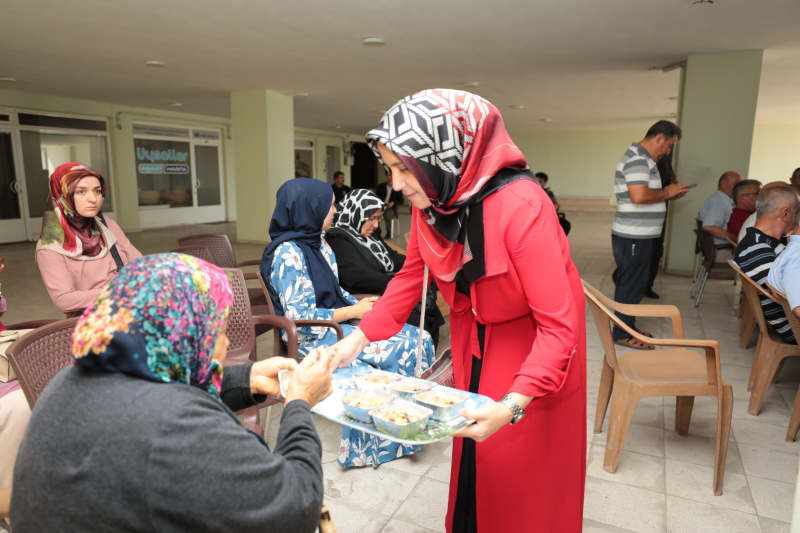 Aksaray Şehit Aileleri Koruma Ve Dayanışma Derneği Aşure Dağıttı