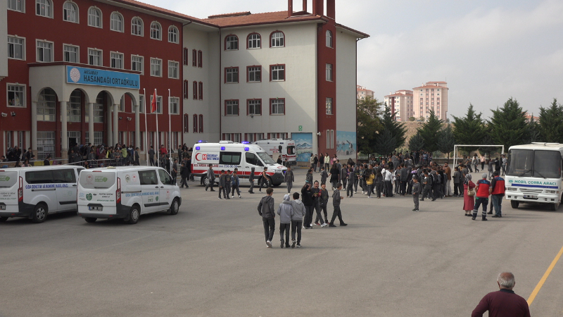 56 Öğrenci Gıda Zehirlenmesi Şüphesi İle Hastaneye Kaldırıldı