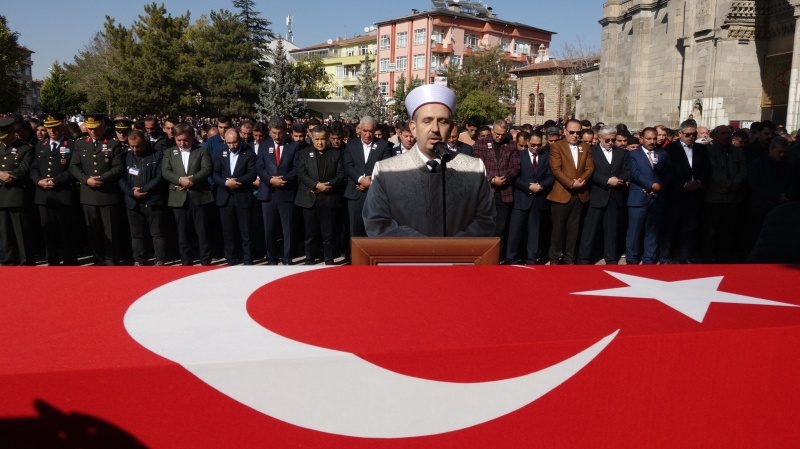 ŞEHİT AKÇAĞLAYAN’I SON YOLCULUĞUNA ON BİNLER, GÖZYAŞLARIYLA UĞURLADI