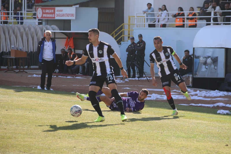İKİNCİ YARI BAMBAŞKA BİR AKSARAYSPOR 2-1