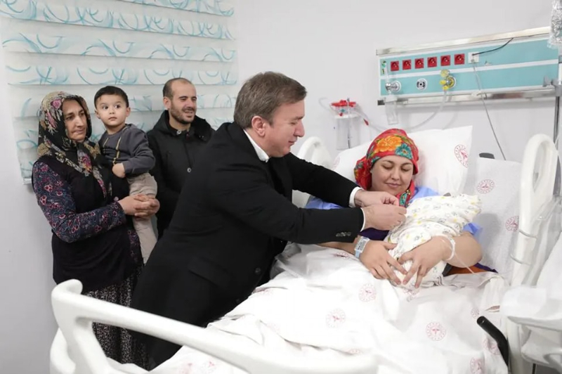 YENİ YILI POLİS VE JANDARMA NOKTALARINDA KARŞILADI