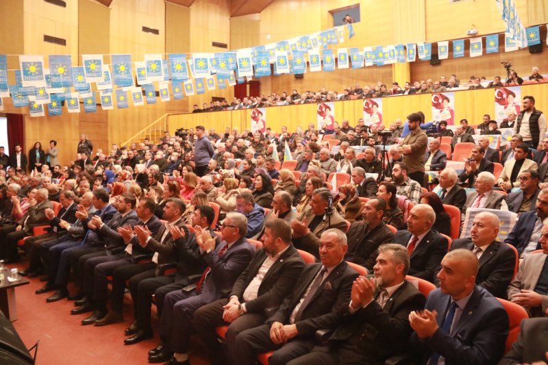 İYİ PARTİ’DEN COŞKULU KONGRE: YENİ İL BAŞKANI CUMALİ ASAL OLDU