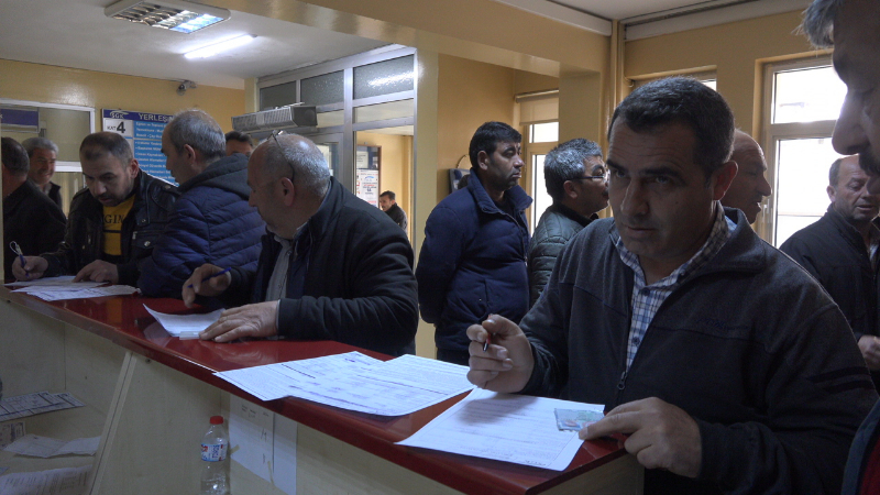 Aksaray SGK"NIN Tüm Birimleri İle EYT Hak Kazananların İşlemleri İçin Mesaiye Kalıyor